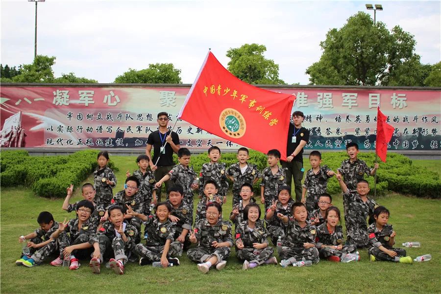 参加中国青少年7天军事训练营 让孩子体验军旅生活