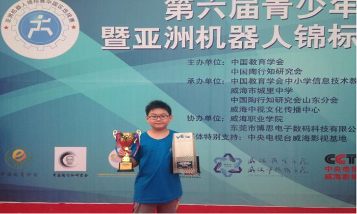 码高机器人教育—刘明鑫亚锦赛获奖留念