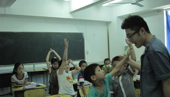 在泡泡少儿夏令营里度过了难忘的一天