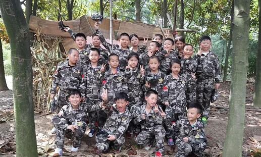 暑期中小学生军事夏令营主题活动：泥潭特训、建庇护所4