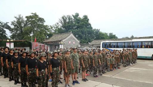 参加北京军事夏令营 锻炼耐力和勇气 成为最好的自己1