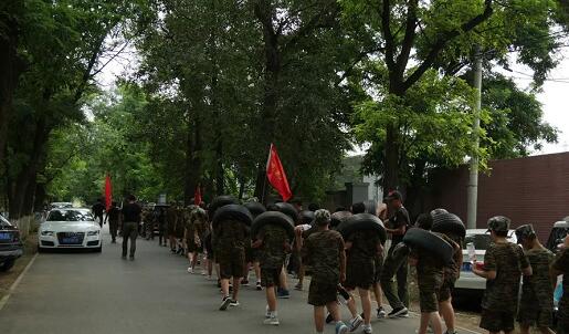 暑期军事夏令营主题训练之十公里野外拉链1
