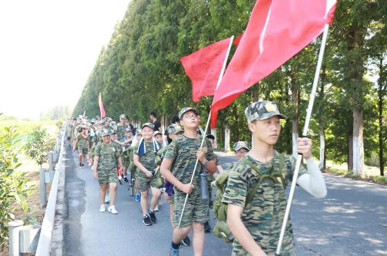 2018年中国青少年军事夏令营之14天少年特种兵营招生简章2