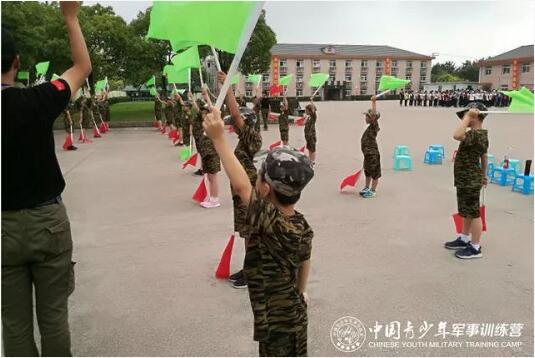2018年中国青少年军事训练营上海战区训练情况1
