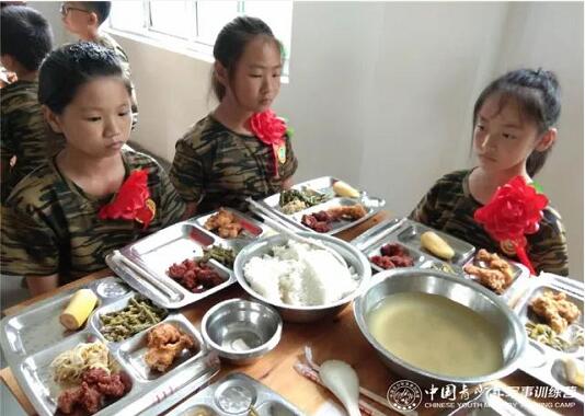 中国青少年军训夏令营上海战区第一期营程顺利结营1