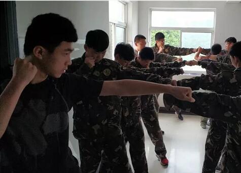 就算台风来临也阻挡不了中国青少年军事训练营训练的脚步2