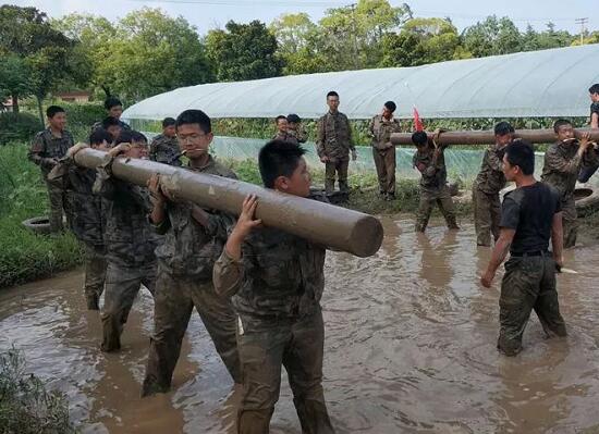 2018年中国青少年军训夏令营泥潭特训项目了解一下！1