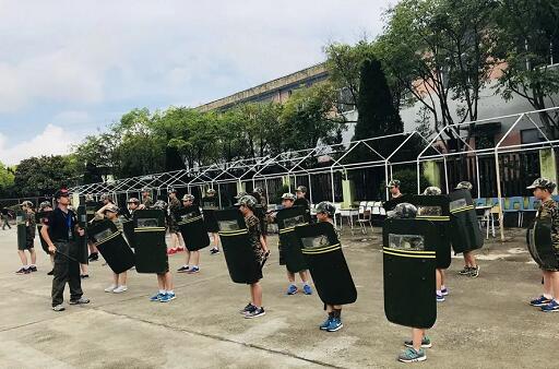 就算台风来临也阻挡不了中国青少年军事训练营训练的脚步4