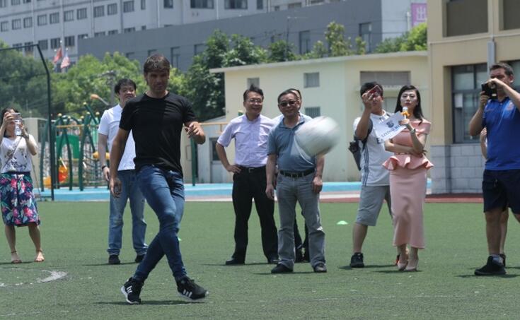 2018年美高皇马足球夏令营开营 球星莫伦特斯亲自开球8