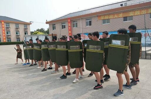 上海青少年暑期军训夏令营一天都在训练哪些东西？1
