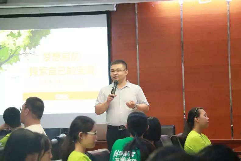 2019清大紫育大数据智能应用研究性学习营之无惧挑战，逐梦未来4