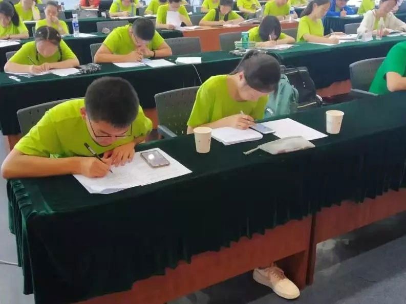 2019清大紫育大数据智能应用研究性学习营之无惧挑战，逐梦未来3