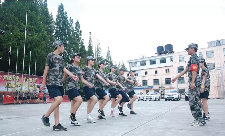 上海西点21天王牌陆军夏令营 让孩子养成良好习惯3