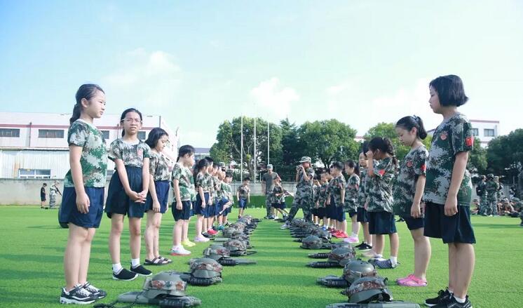 上海西点21天王牌陆军夏令营 让孩子养成良好习惯5