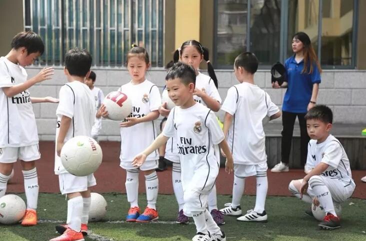 2019年皇马足球夏令营邀请到的足球明星居然是TA！4