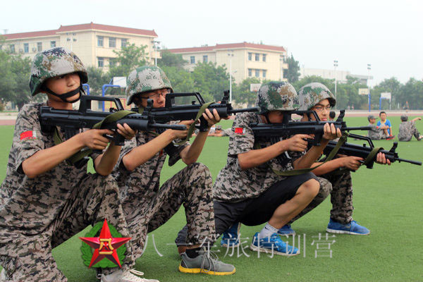 孩子参加军事夏令营的好处1